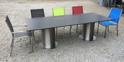 Thomas Ursprung - Tables en granit, tables de jardin, meubles de jardin, accessoires, piètements et chaises/bancs en acier inoxydable